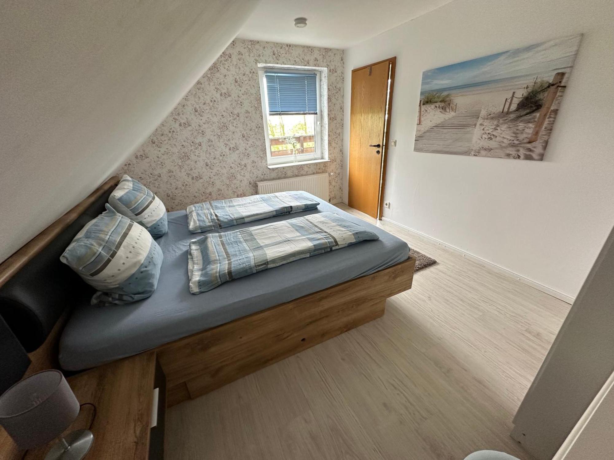 Rosenhaus Esens - Wohnung Backbord Extérieur photo